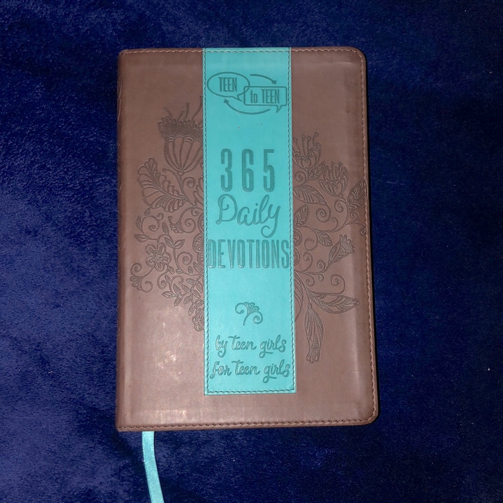 Teen girl daily devotional, (faux) leather cover